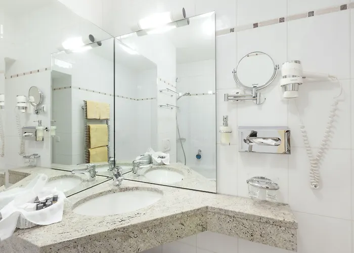 アン デア オーパ 4*