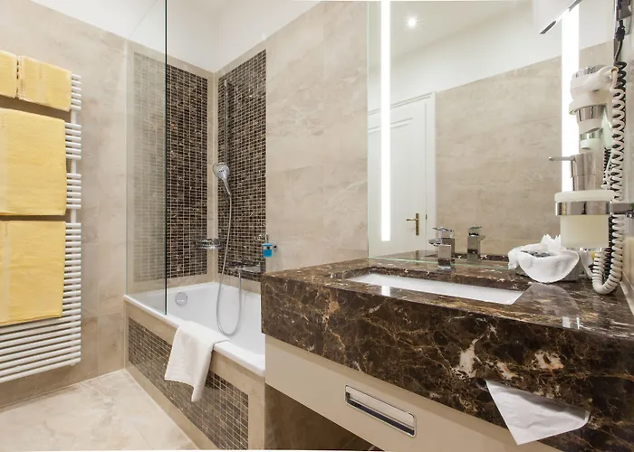 ホテル アン デア オーパ 4*