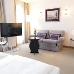 An Der Oper Otel