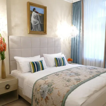 호텔 안 데어 오페어 4*