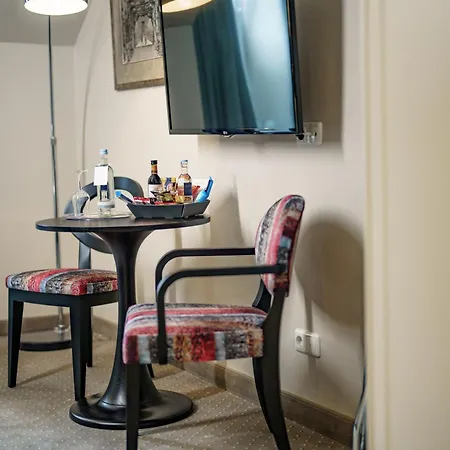 أن دير أوبر 4*