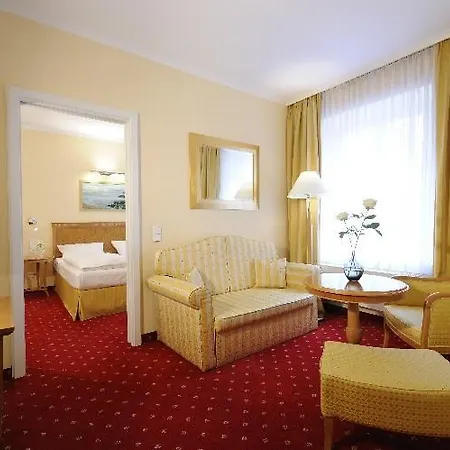 Hotell An Der Oper 4*