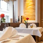 Hotel An Der Oper 4*